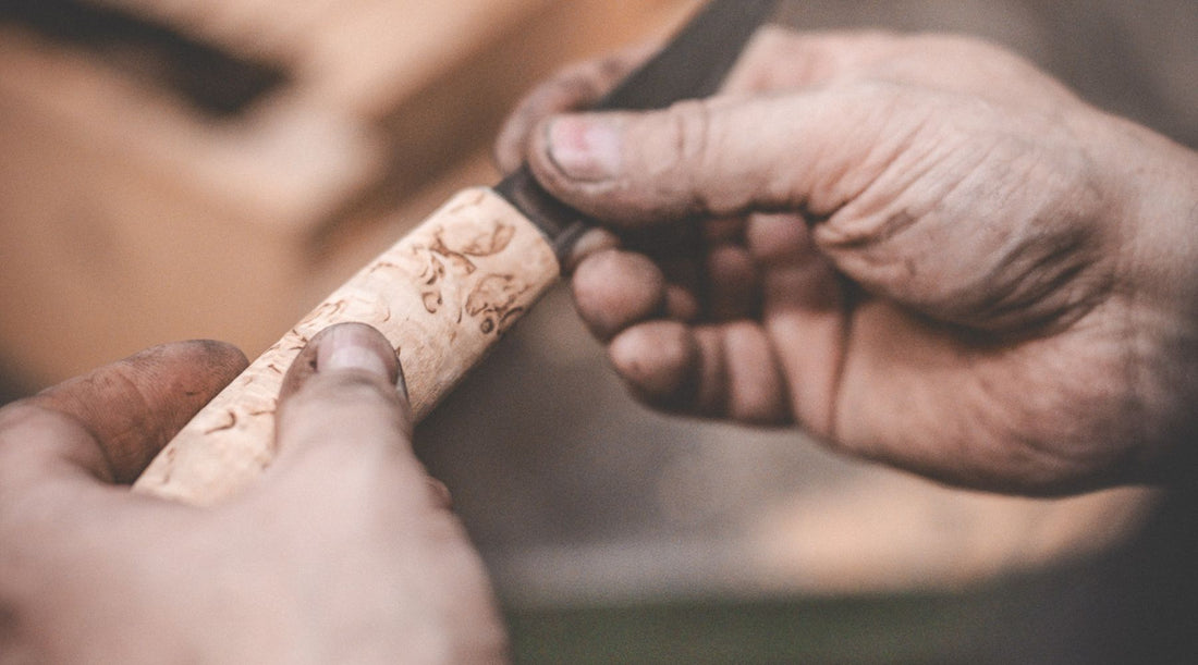 Curly birch – A unique wood material for knife handles